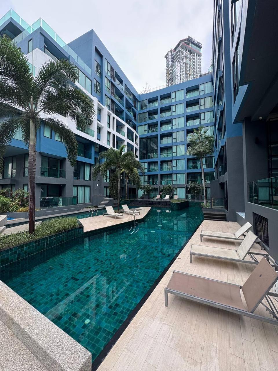 Acqua Bb Pantai Jomtien
